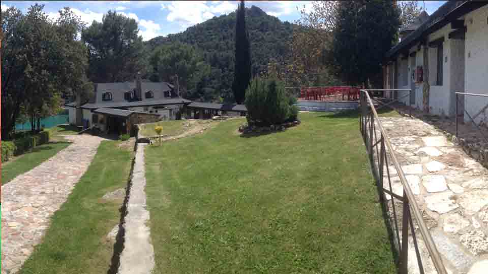 Hotel pantano entrepeñas, actividades acuáticas, piscina, barbacoa