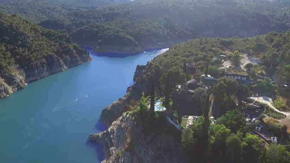 Hotel pantano entrepeñas, actividades acuáticas, piscina, barbacoa